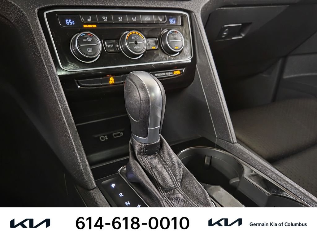Used 2018  Volkswagen SEL image 25