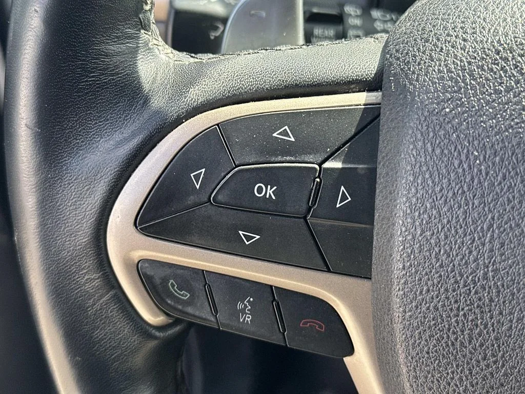 Used 2015 White/off-white Jeep Laredo image 26