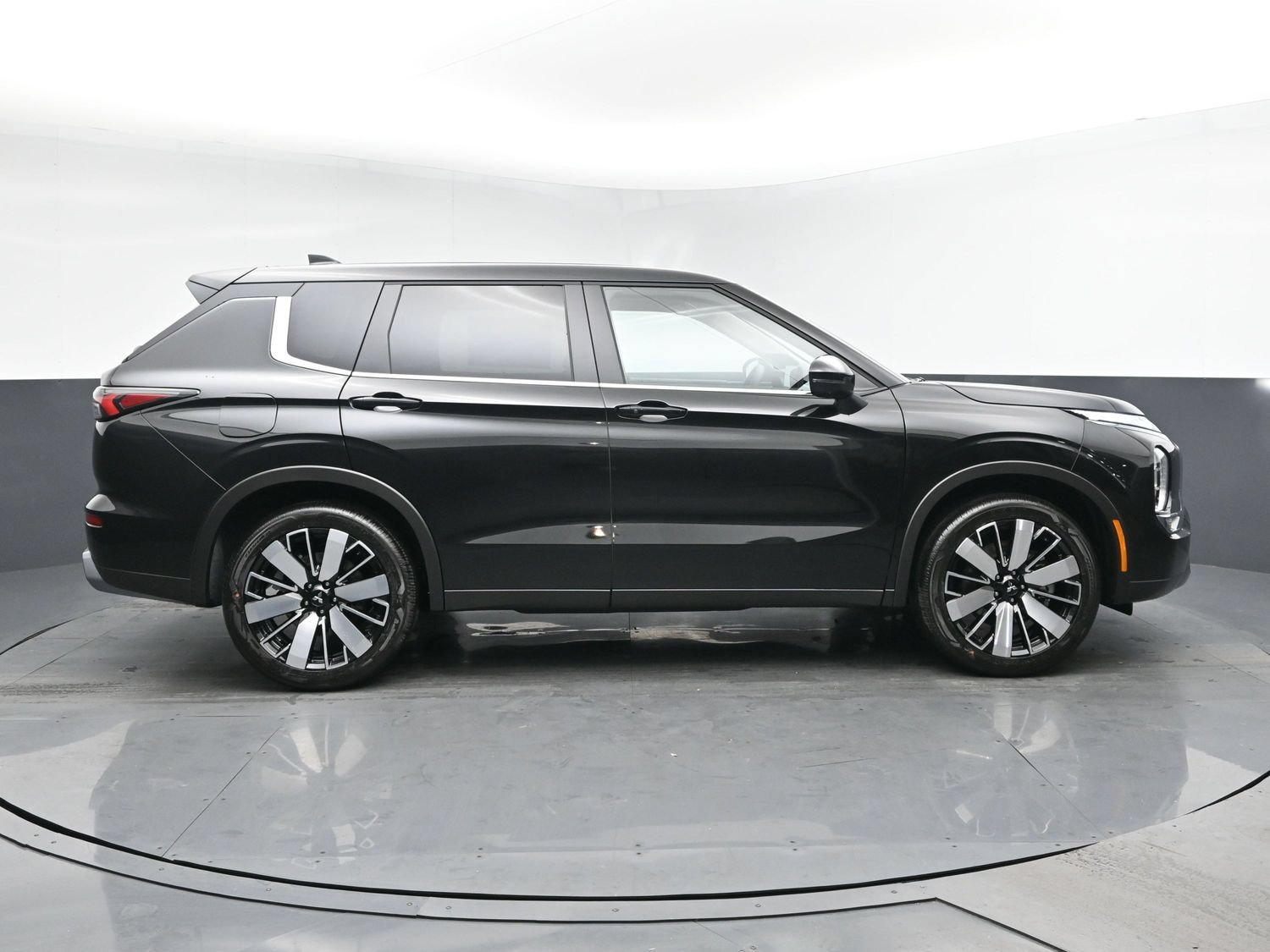 New 2026 Black Diamond Mitsubishi SE 1.5T 2WD image 3