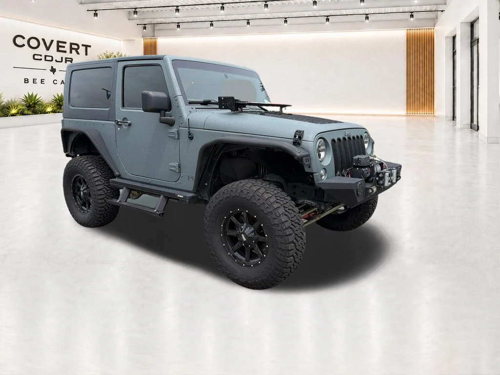 Used 2015 White Jeep Rubicon image 1