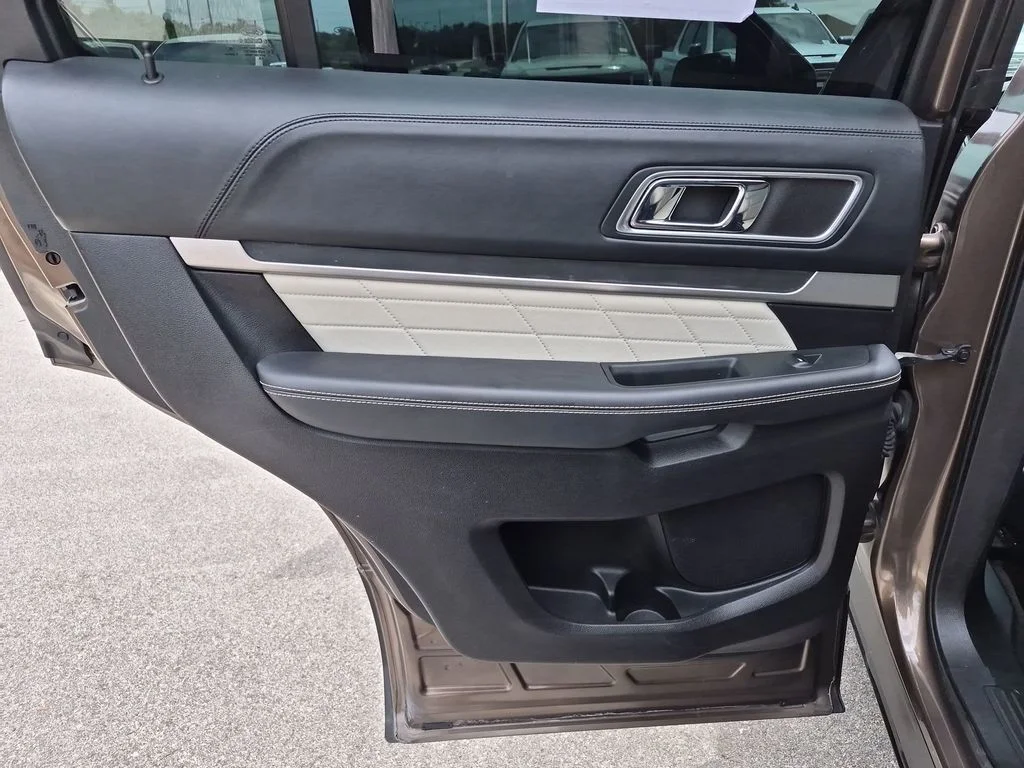 Used 2016 Brown Ford Platinum image 33