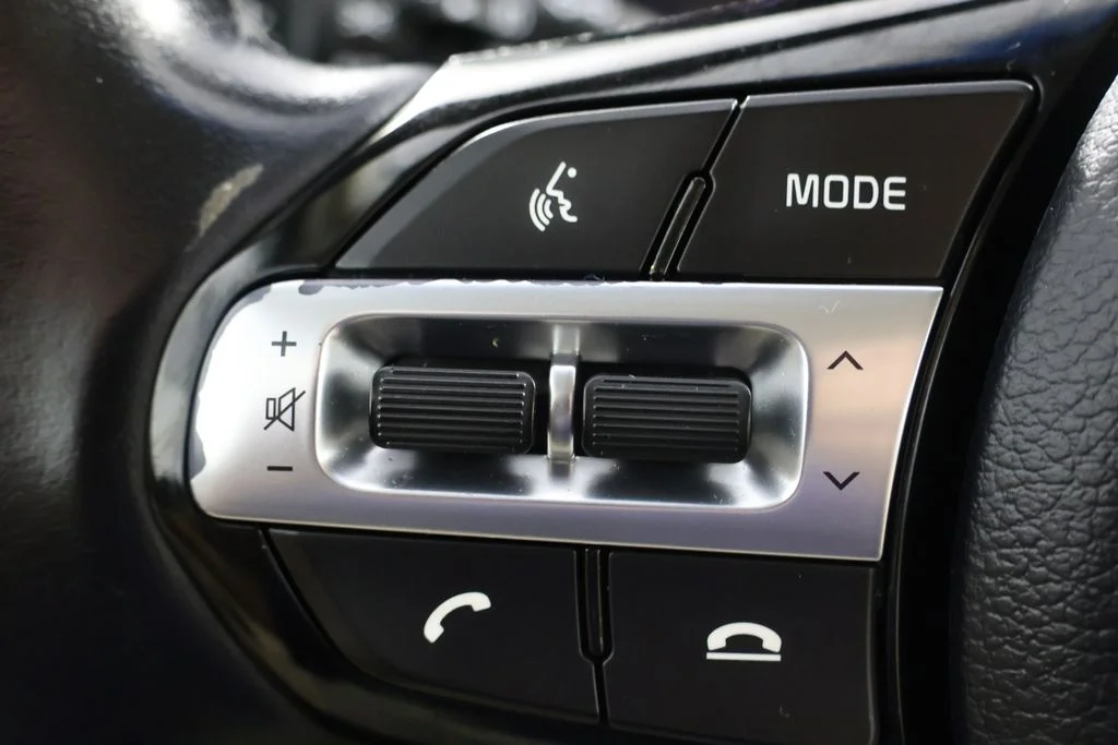 Used 2019 White Kia Technology image 11