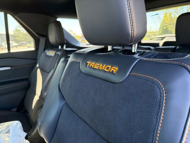 New 2026 Agate Black Metallic Ford Tremor® image 10