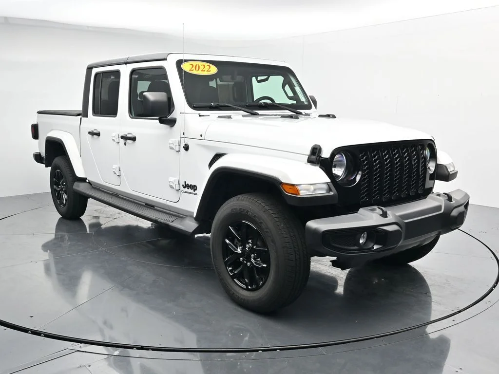Used 2022 White Jeep Sport image 1