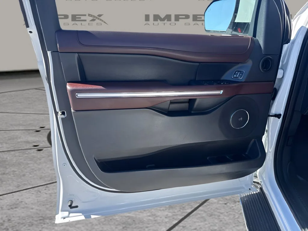 Used 2023 White Ford Limited image 27