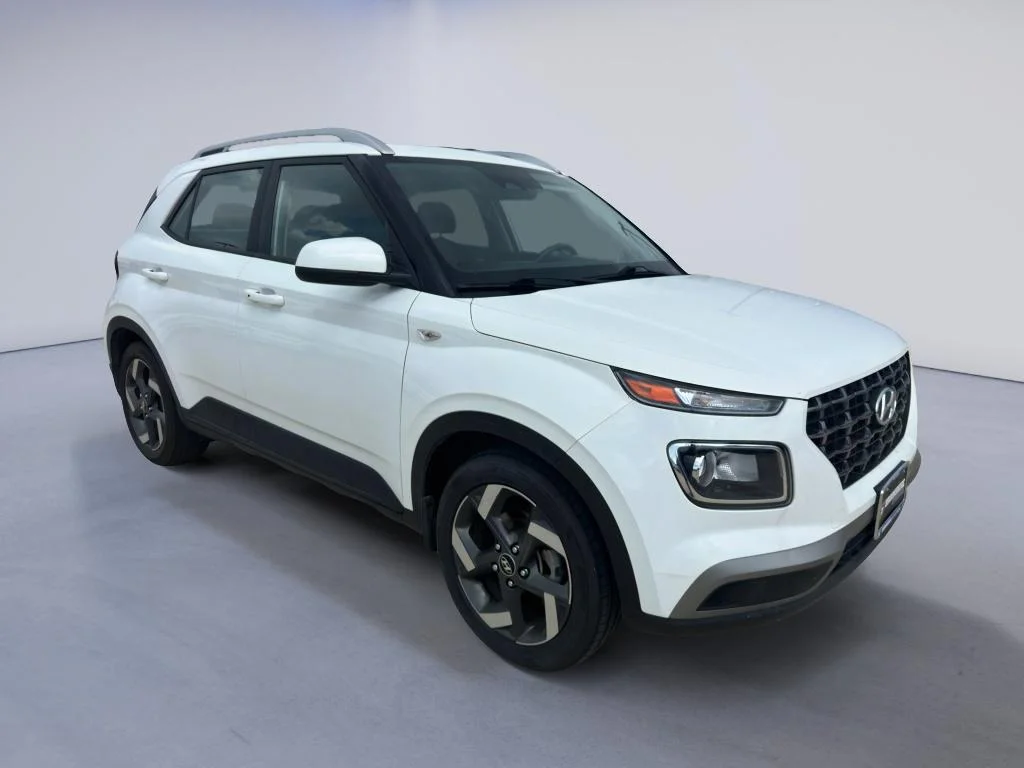 Used 2024 Lunar White Hyundai SEL image 3