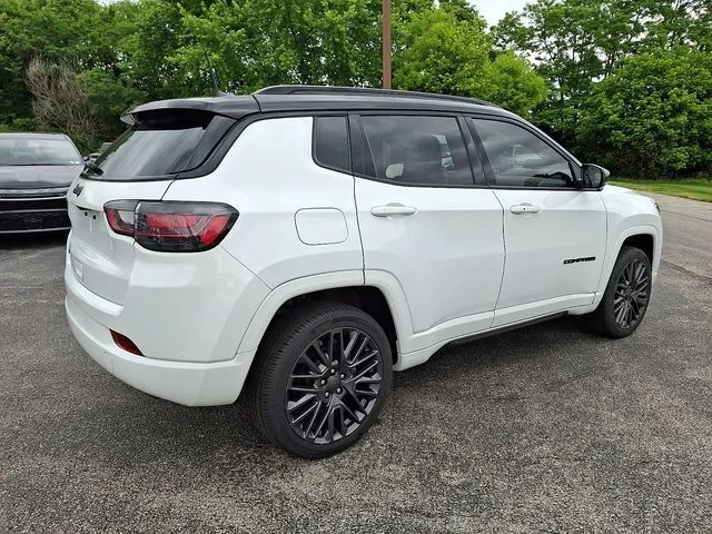 Used 2022 White Jeep Limited image 11