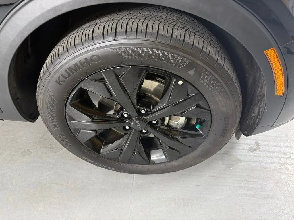 Used 2025 Black Kia X-Line image 10