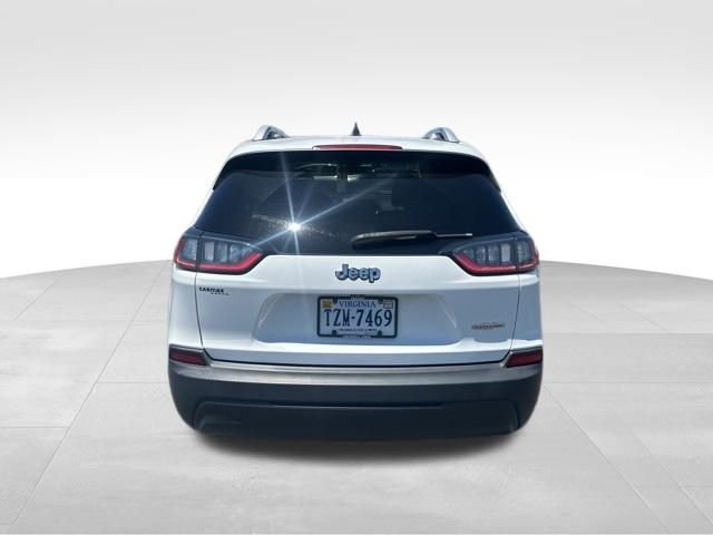Used 2019 White Jeep Latitude image 10