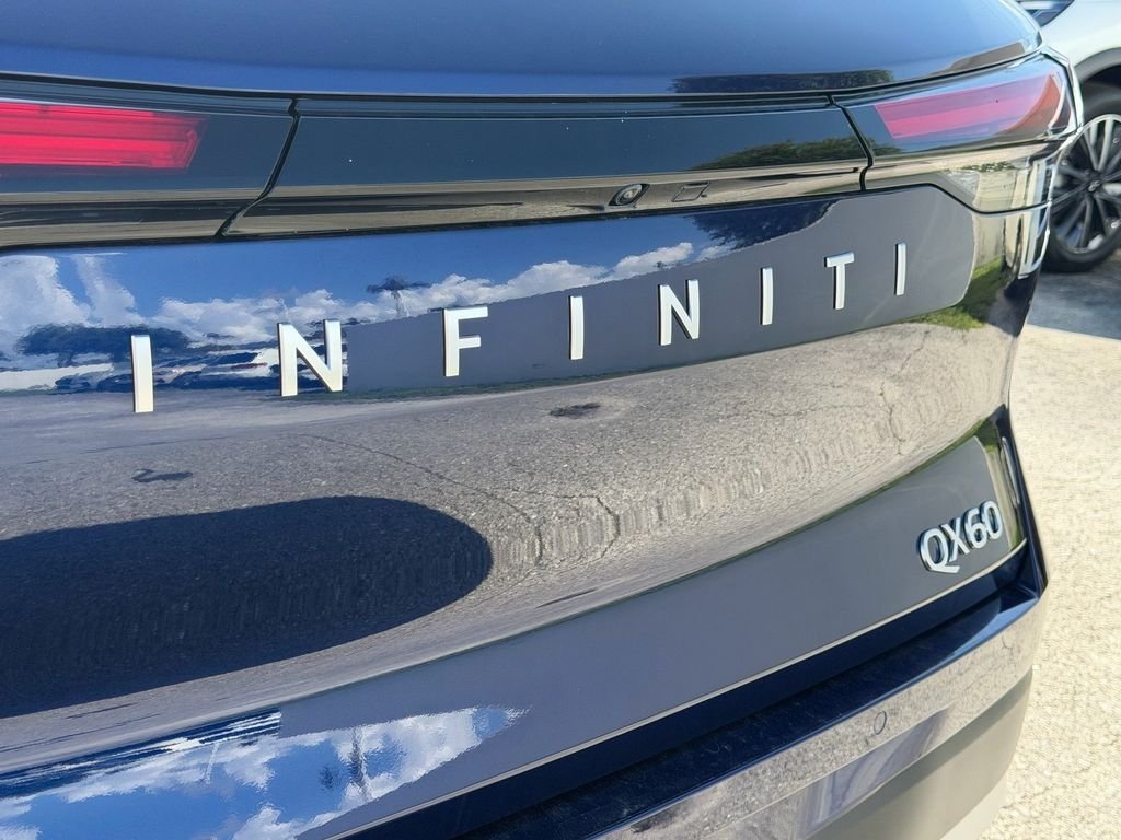New 2027 GRAND BLUE INFINITI Luxe FWD image 10