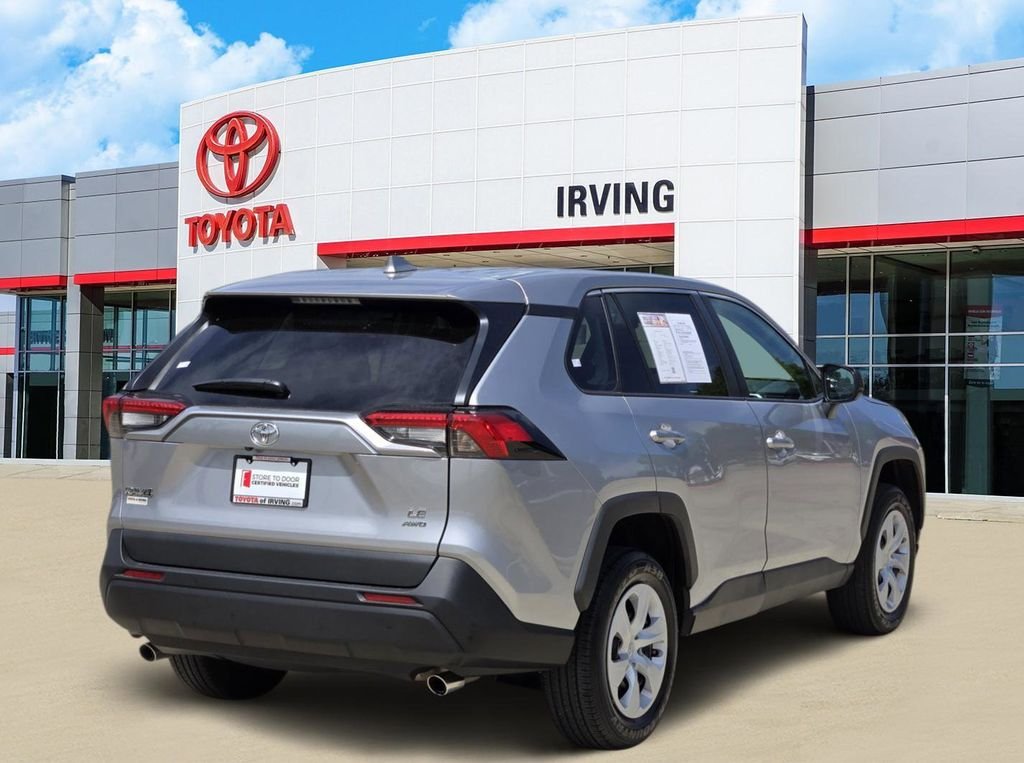 2024 Toyota RAV4 LE - Photo 4