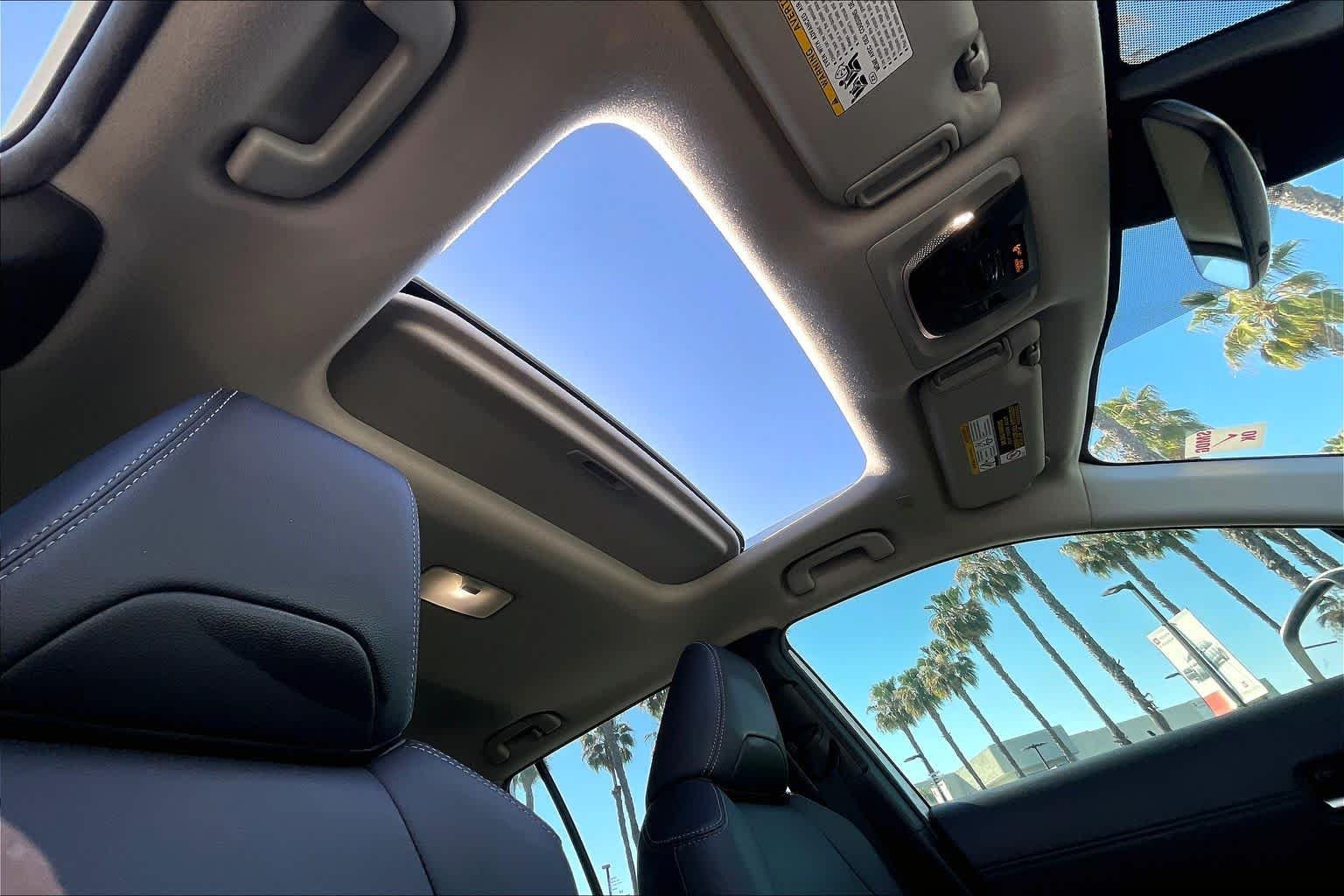 Used 2022 Wind Chill Pearl Toyota XLE image 13