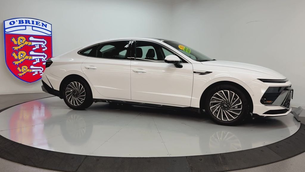Used 2024 White Hyundai Limited image 3