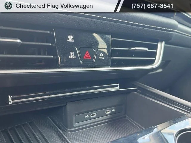 Used 2025 Pure White Volkswagen 2.0T SE w/Technology image 41