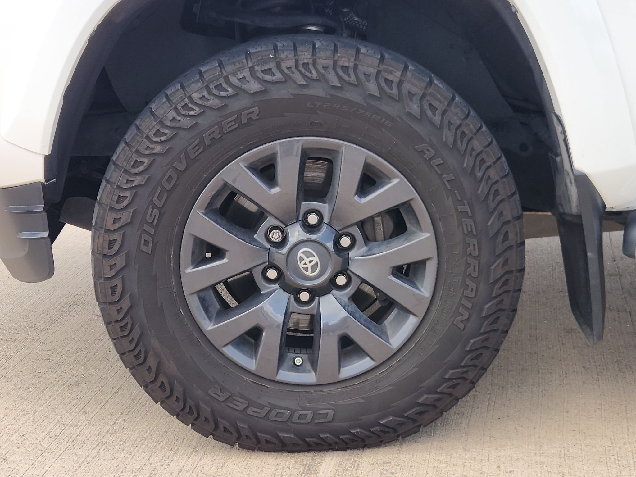 Used 2023 Ice Cap Toyota SR5 image 9