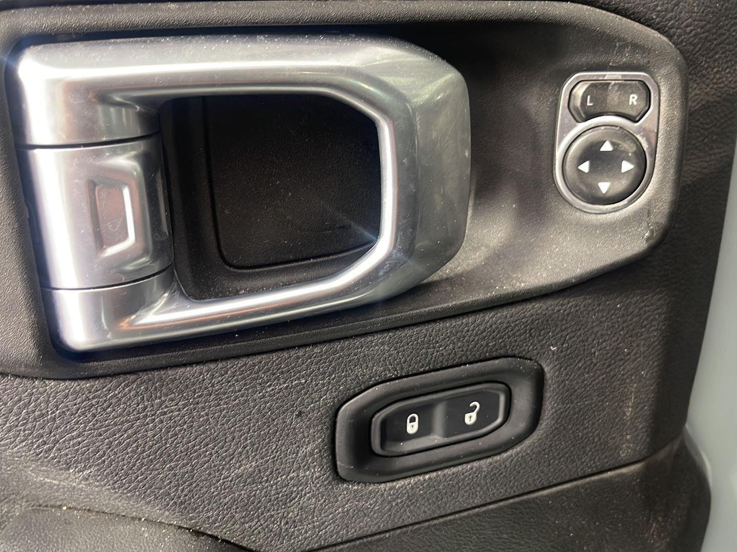 Used 2024 Earl Clearcoat Jeep Sahara image 14
