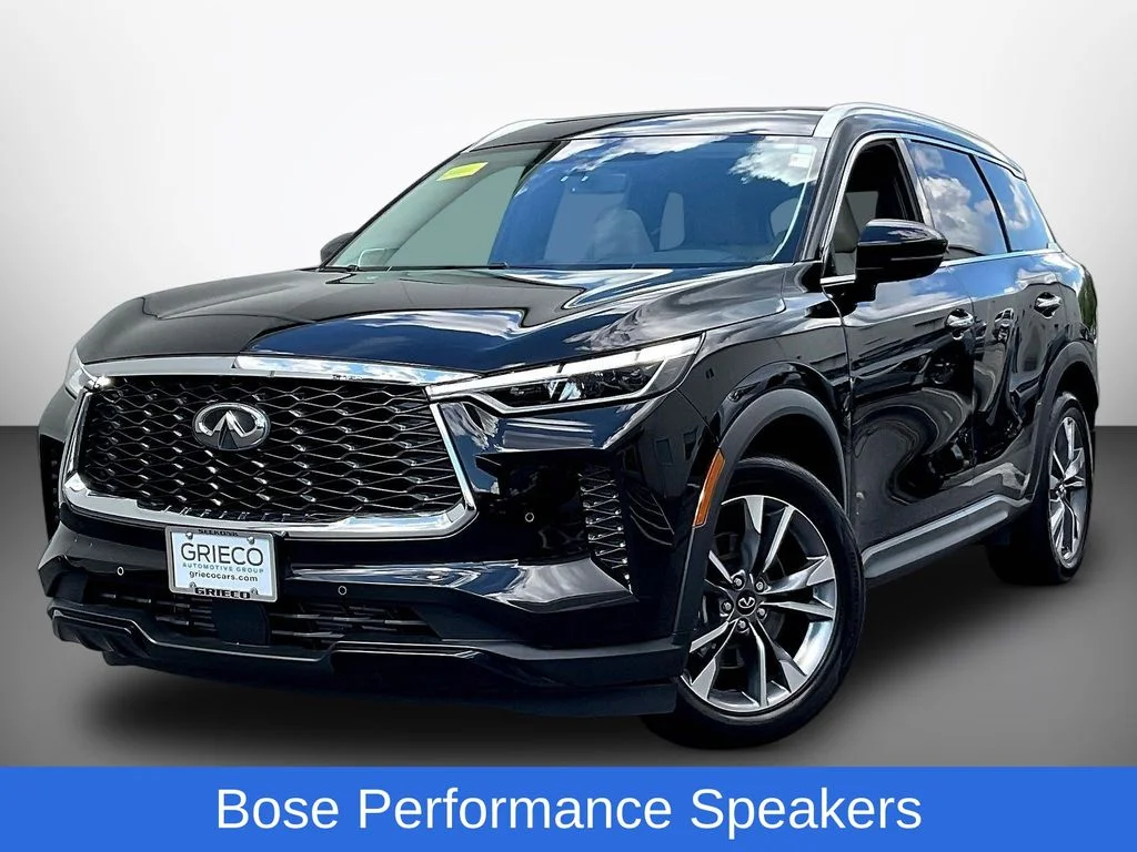 Used 2025 Black INFINITI LUXE image 3
