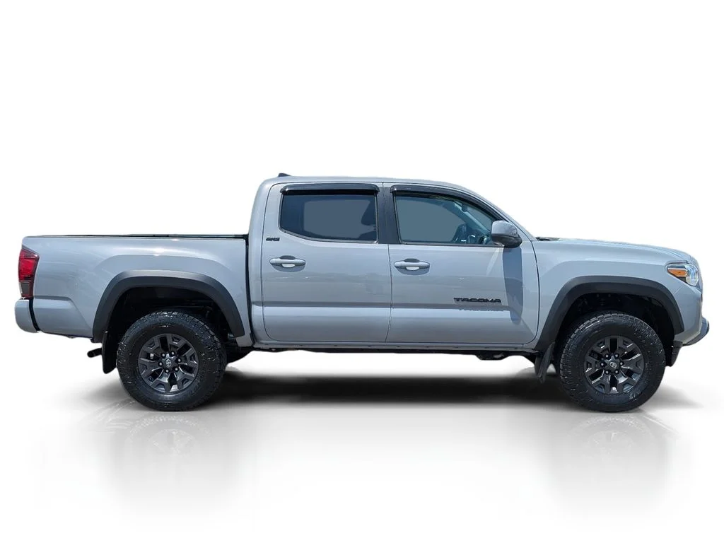 Used 2019 Black Toyota SR5 image 6