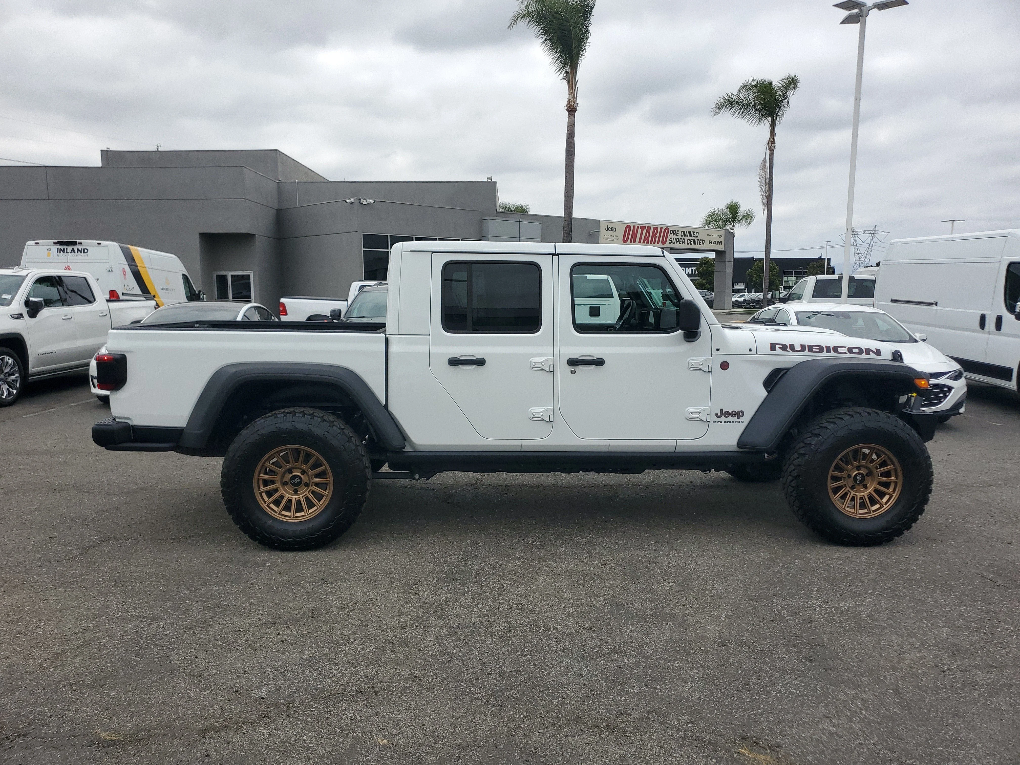 Used 2025 White Jeep Rubicon image 2