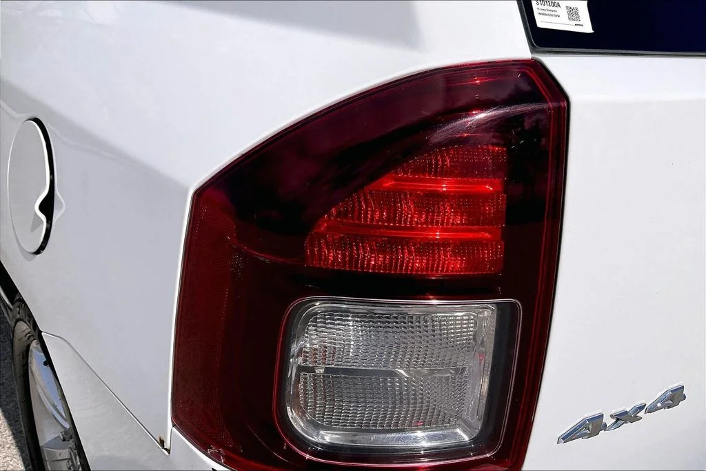 Used 2016 White Jeep Latitude image 26
