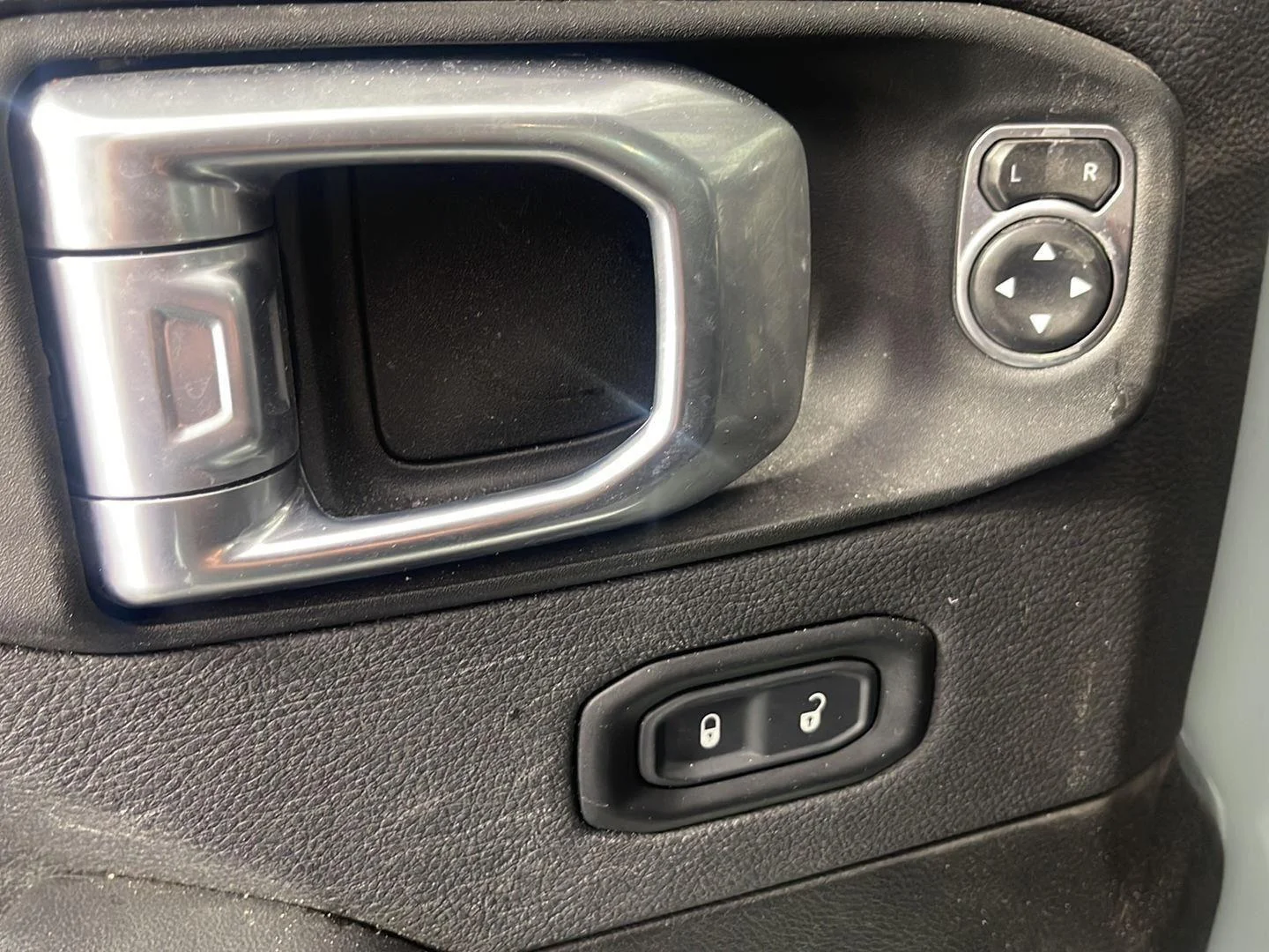 Used 2024 Earl Clearcoat Jeep Sahara image 14