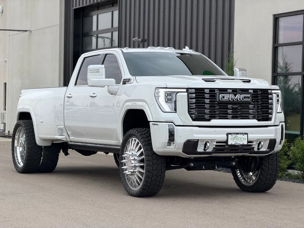 Used 2024 White GMC Denali Ultimate image 4