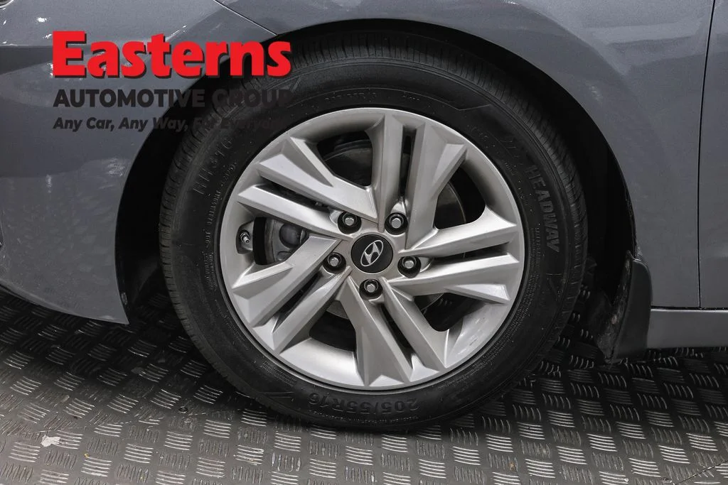 Used 2019 Gray Hyundai Value Edition image 32