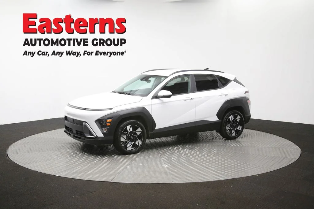 Used 2025 White Hyundai SEL image 59