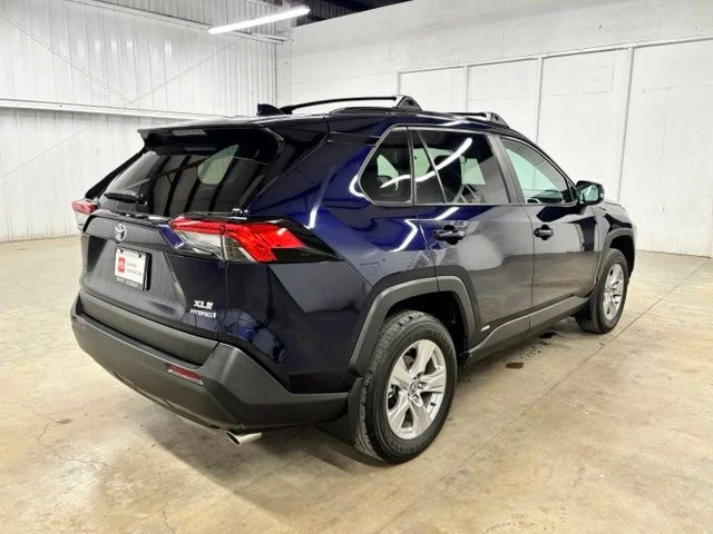 Used 2022  Toyota XLE image 7