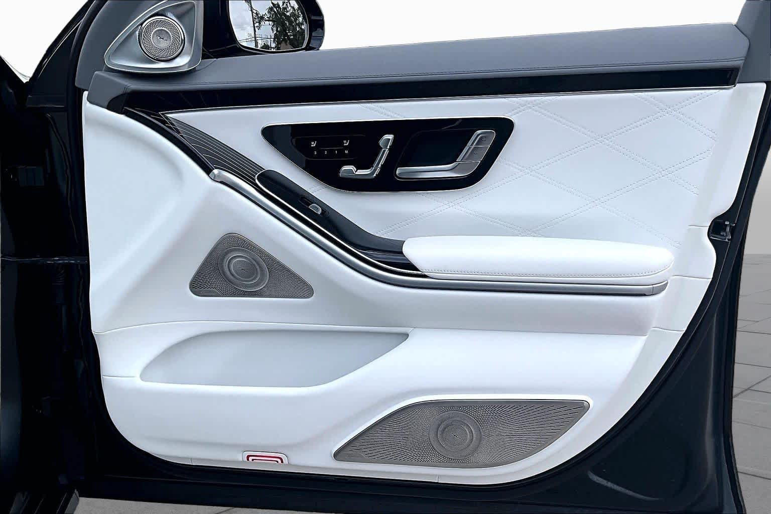 Used 2024 MANUFAKTUR Signature Night Black Magno Mercedes-Benz Maybach S 680 image 21