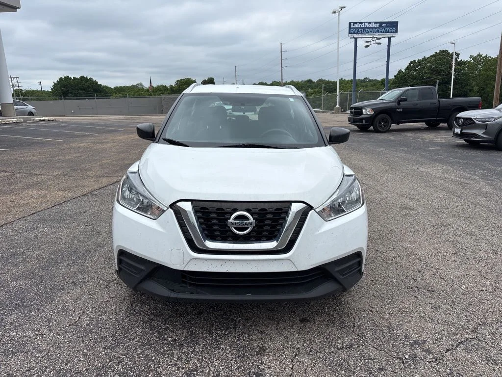 Used 2018 Nissan Kicks S with VIN 3N1CP5CU7JL520143 for sale in Kansas City