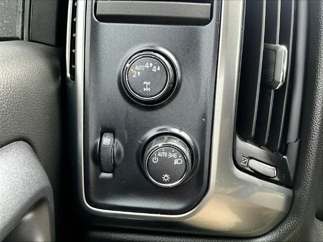 Used 2019 Silver Chevrolet LT image 18