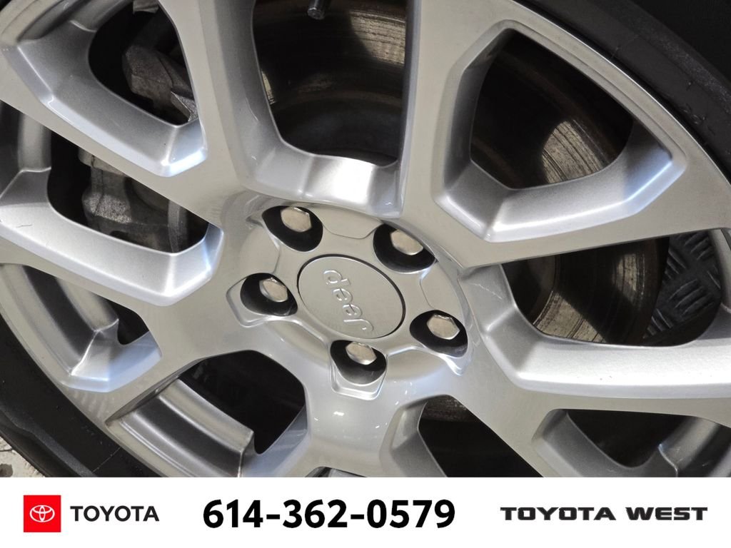 Used 2023 Black Jeep Latitude Lux image 12