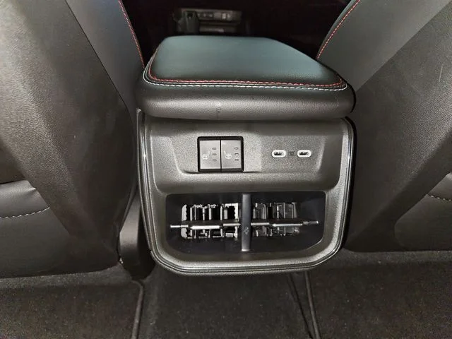 2026 Dodge Charger Daytona Scat Pack - Photo 14