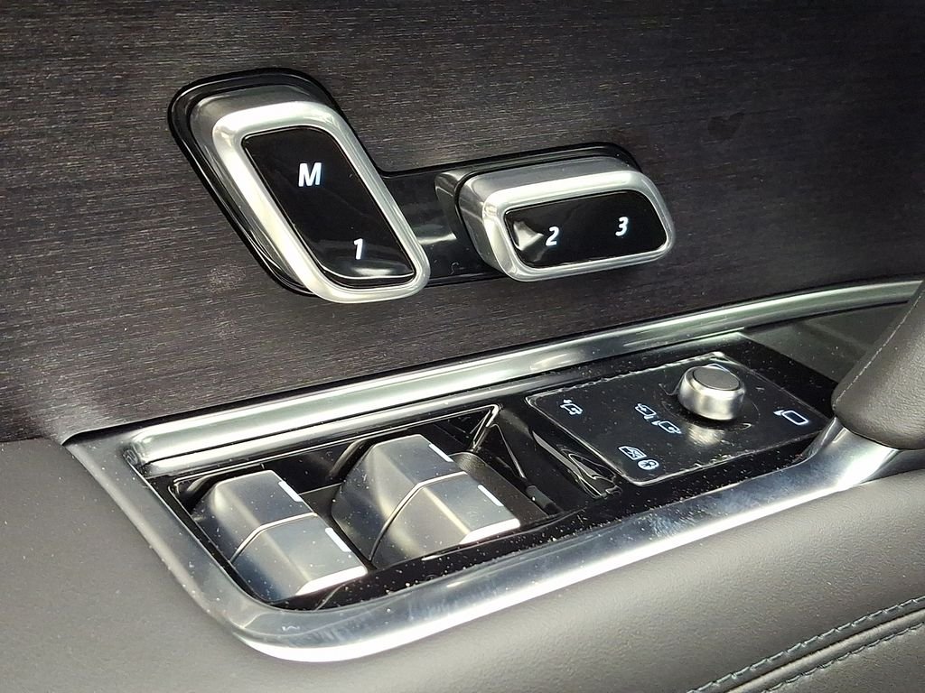 New 2026 Carpathian Grey Land Rover SE image 20