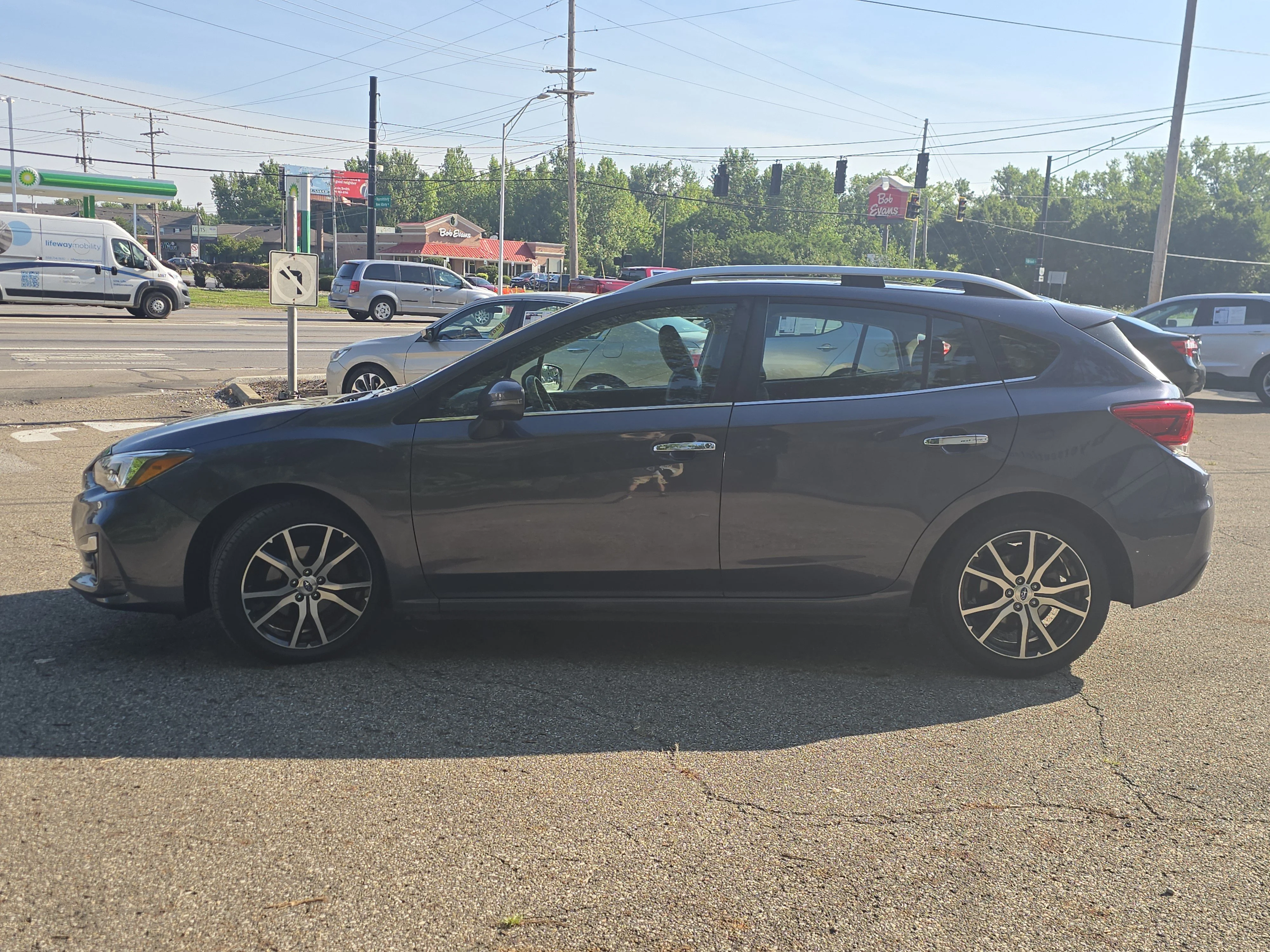 Used 2017 Carbide Gray Metallic Subaru Limited image 4
