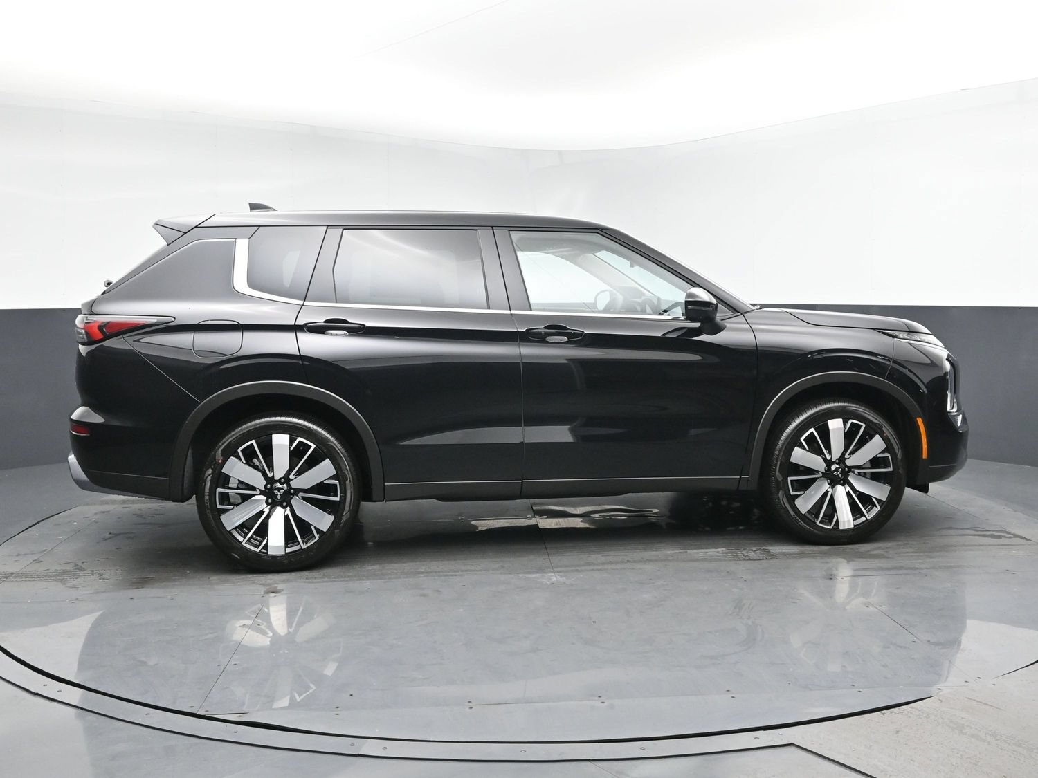 New 2026 Labrador Black Pearl Mitsubishi SE 1.5T 2WD image 3