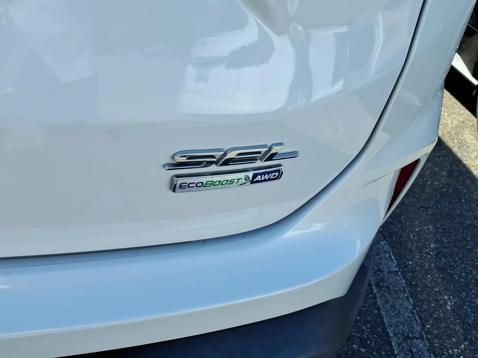 Used 2020 Star White Metallic Tri-Coat Ford SEL image 7