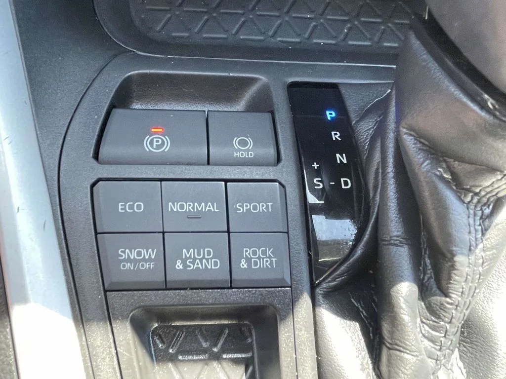 Used 2021 Blue Toyota XLE Premium image 39