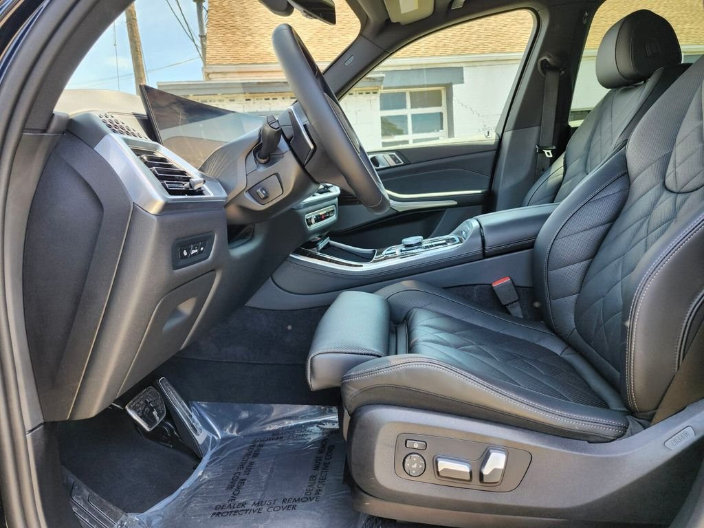 Used 2025 Black BMW xDrive40i image 18