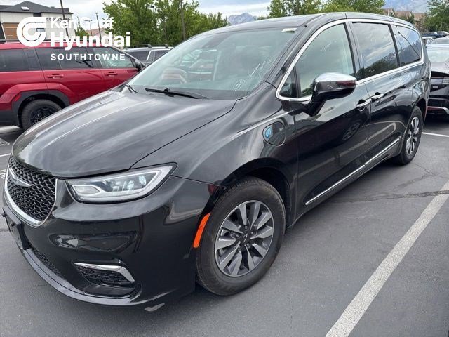 2023 Chrysler Pacifica Hybrid Limited Hybrid's photo