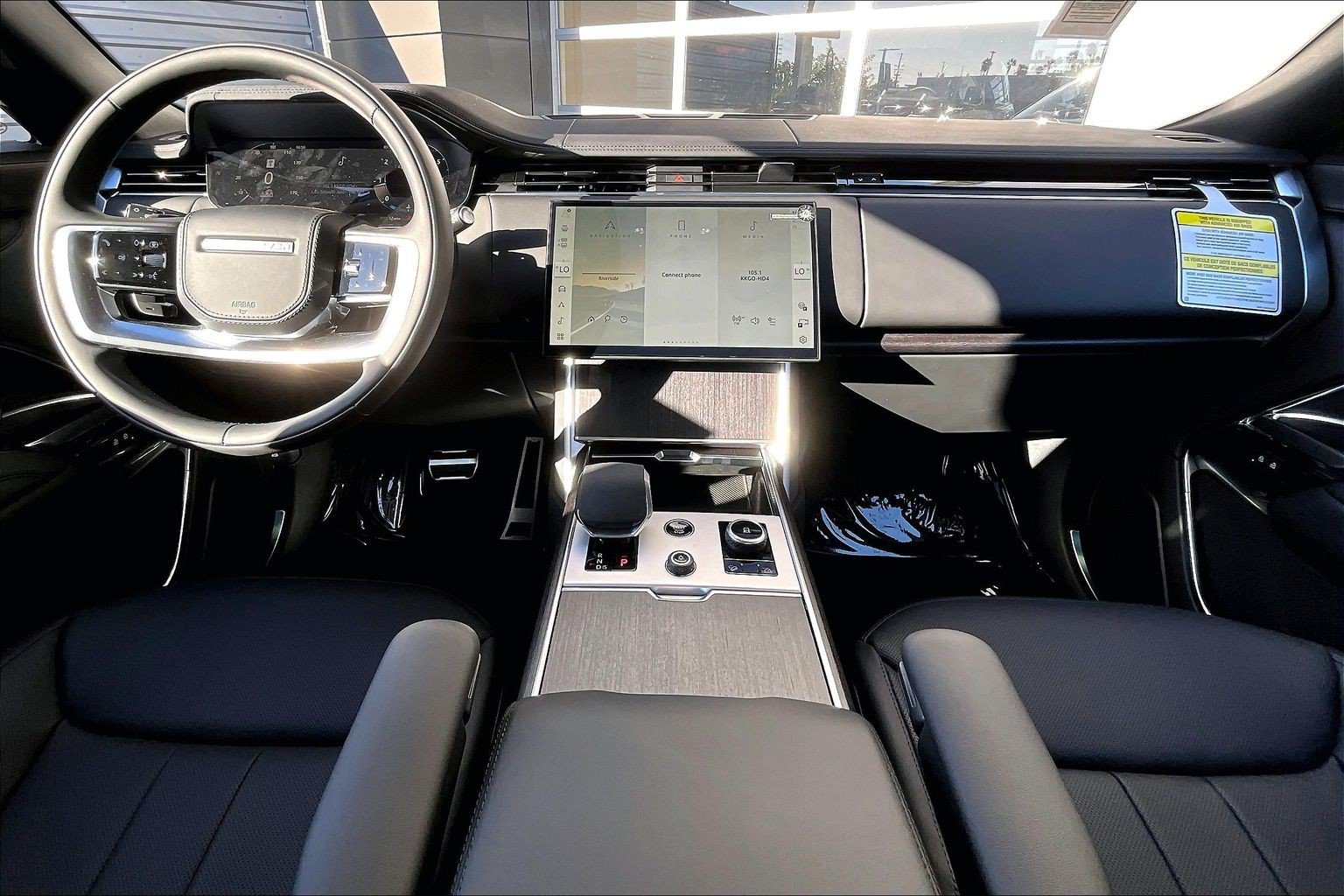 New 2027 Santorini Black Land Rover SE image 5