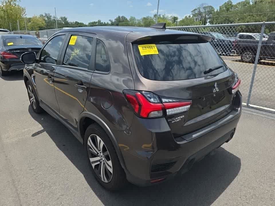 Used 2025 Oak Brown Metallic Mitsubishi SE image 3