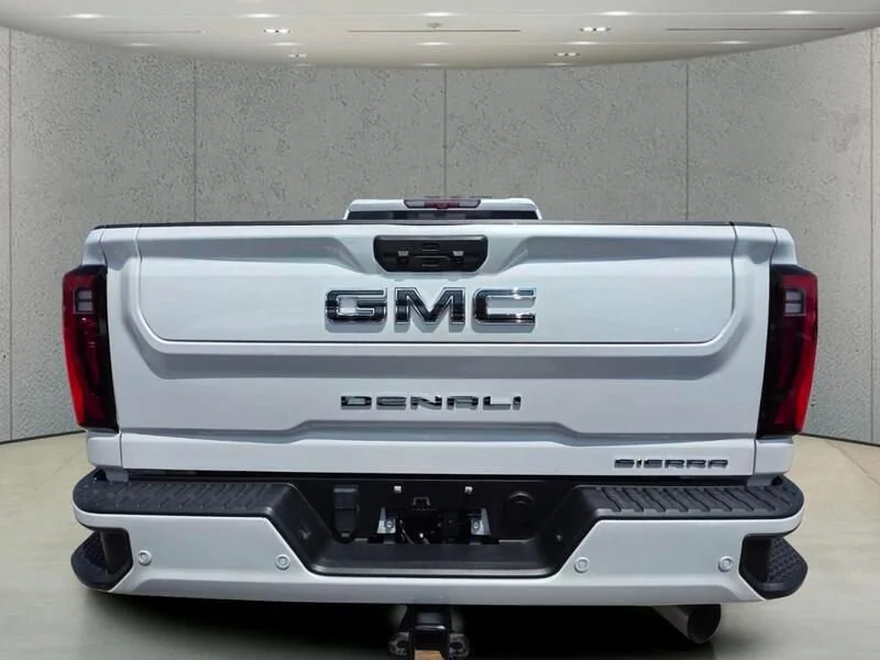 Used 2024 White Frost Tricoat GMC Denali Ultimate image 33