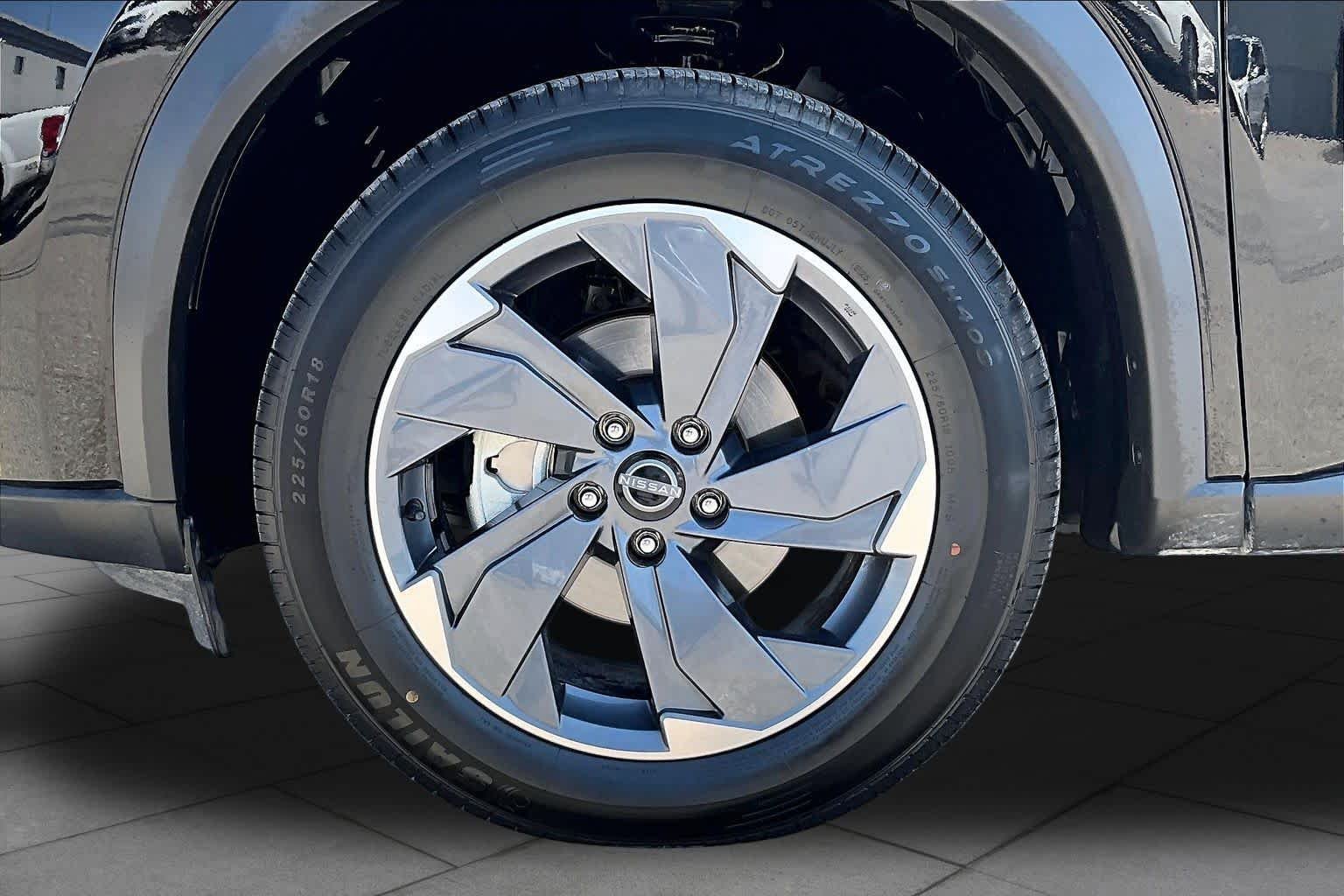 Used 2025 Super Black Nissan SV image 10