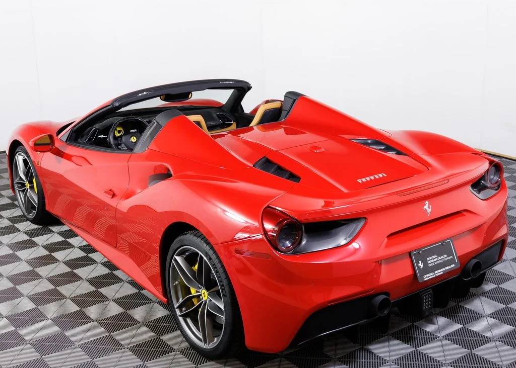 Used 2018 Red Ferrari Base image 17