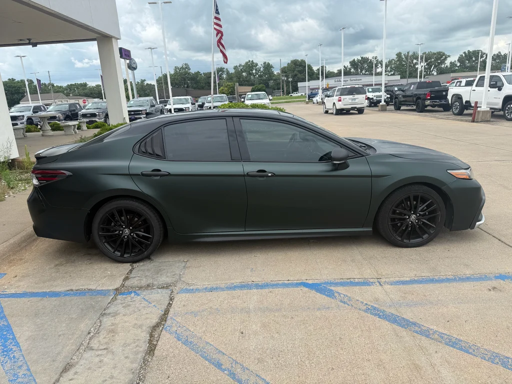 Used 2022  Toyota XSE V6 image 6