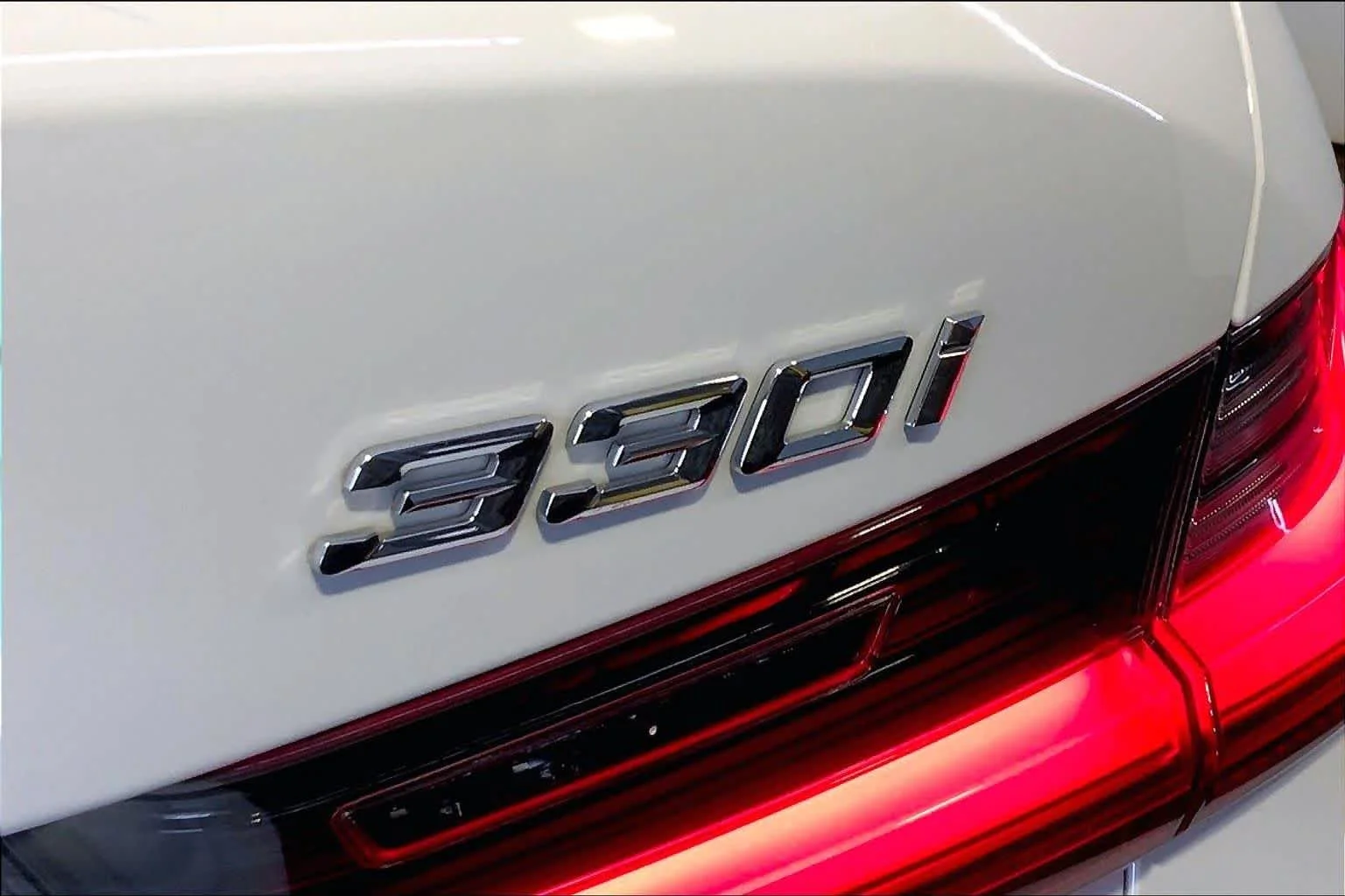 Used 2022 Alpine White BMW 330i xDrive image 10