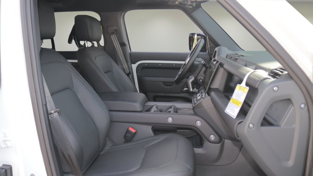 New 2026 Fuji White LAND ROVER X-Dynamic SE image 17