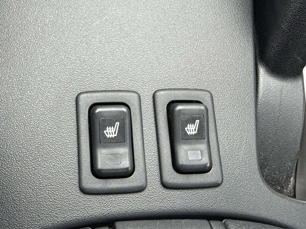 Used 2005 Gray Mazda Sport image 28